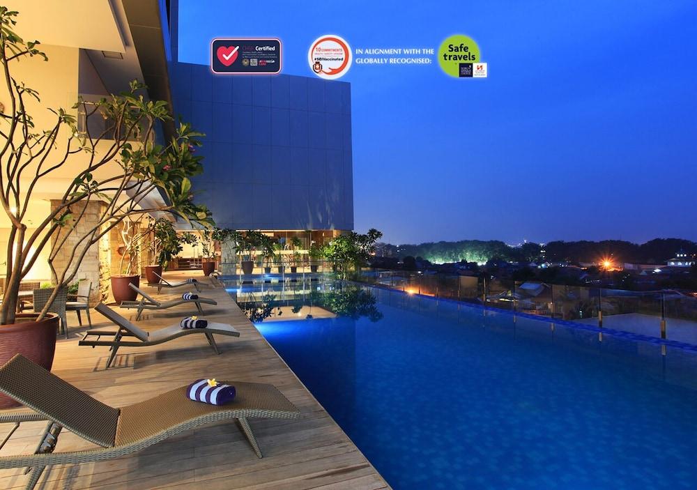 Swiss-Belinn Karawang Exteriér fotografie